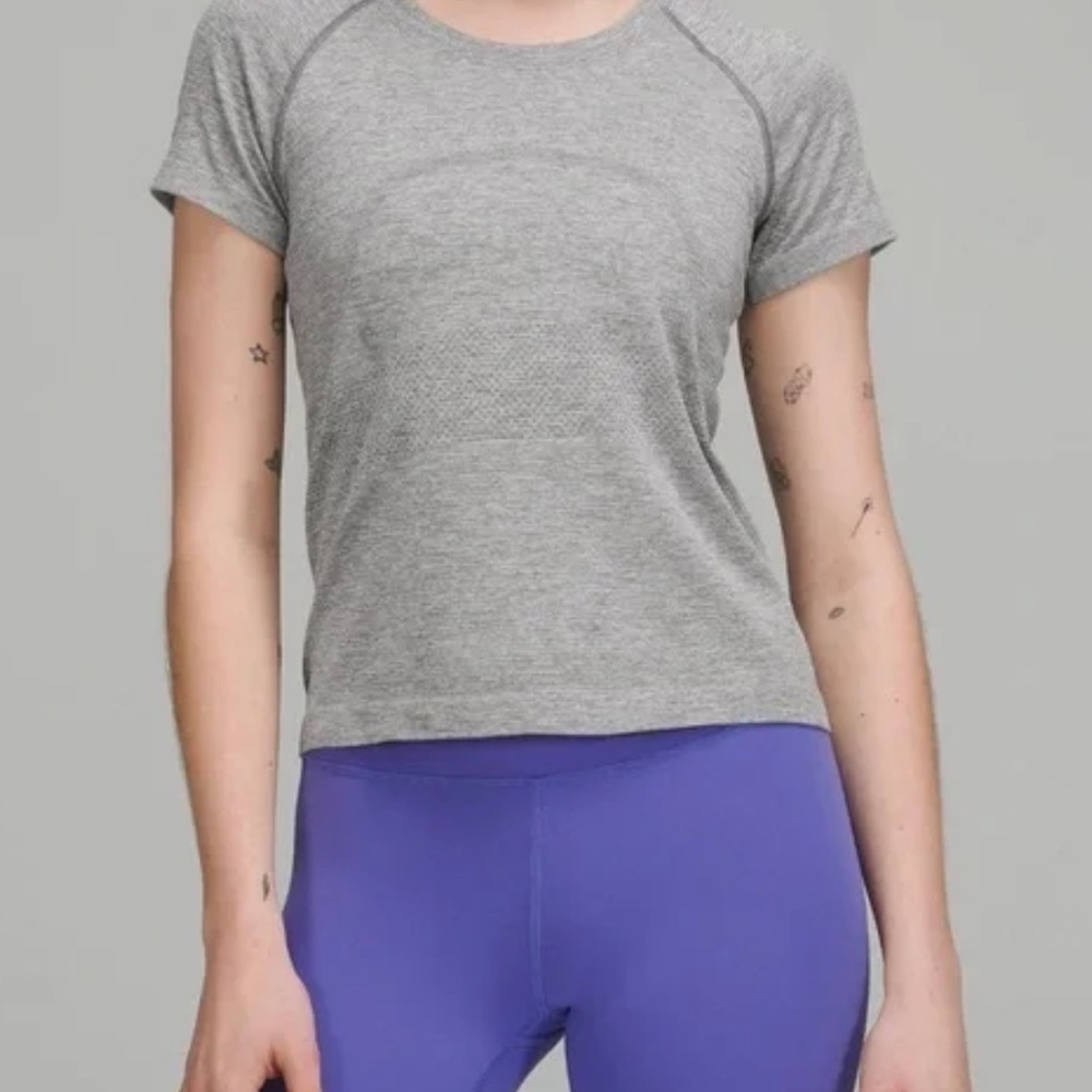 lululemon athletica Heather Gray Short Sleeve Tee